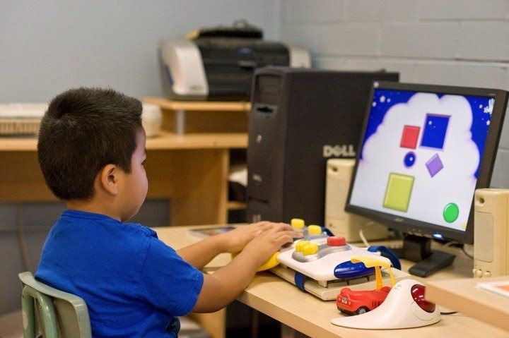 التقنية والتعلم الرقمي في مدارس عهد